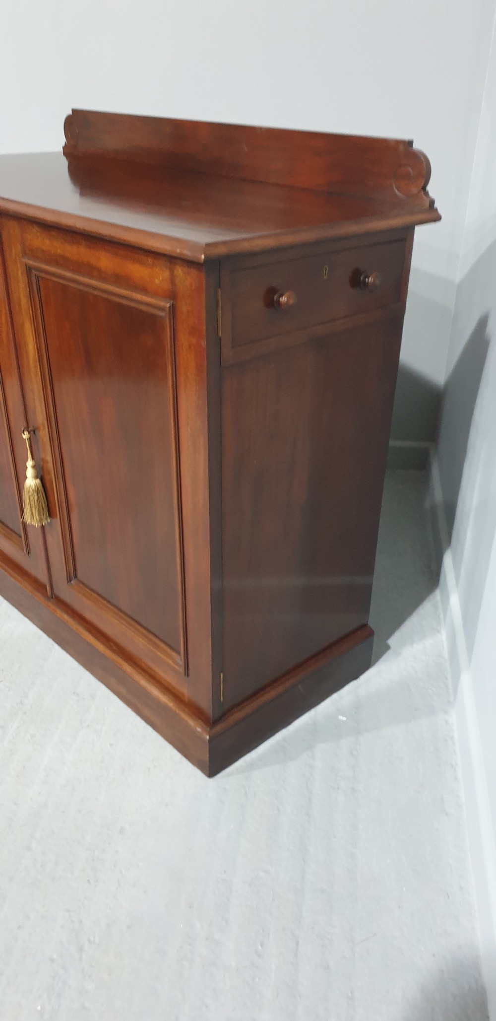 Superb Mahogany Sideboard  Cabinet View VI