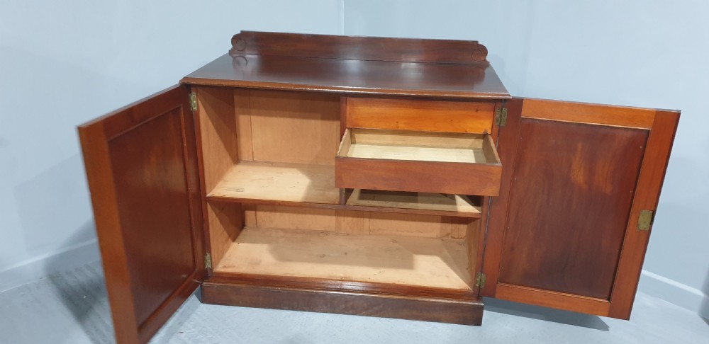 Superb Mahogany Sideboard  Cabinet View VIII