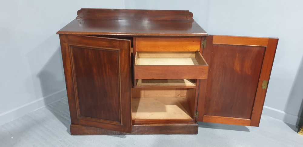 Superb Mahogany Sideboard  Cabinet View IX