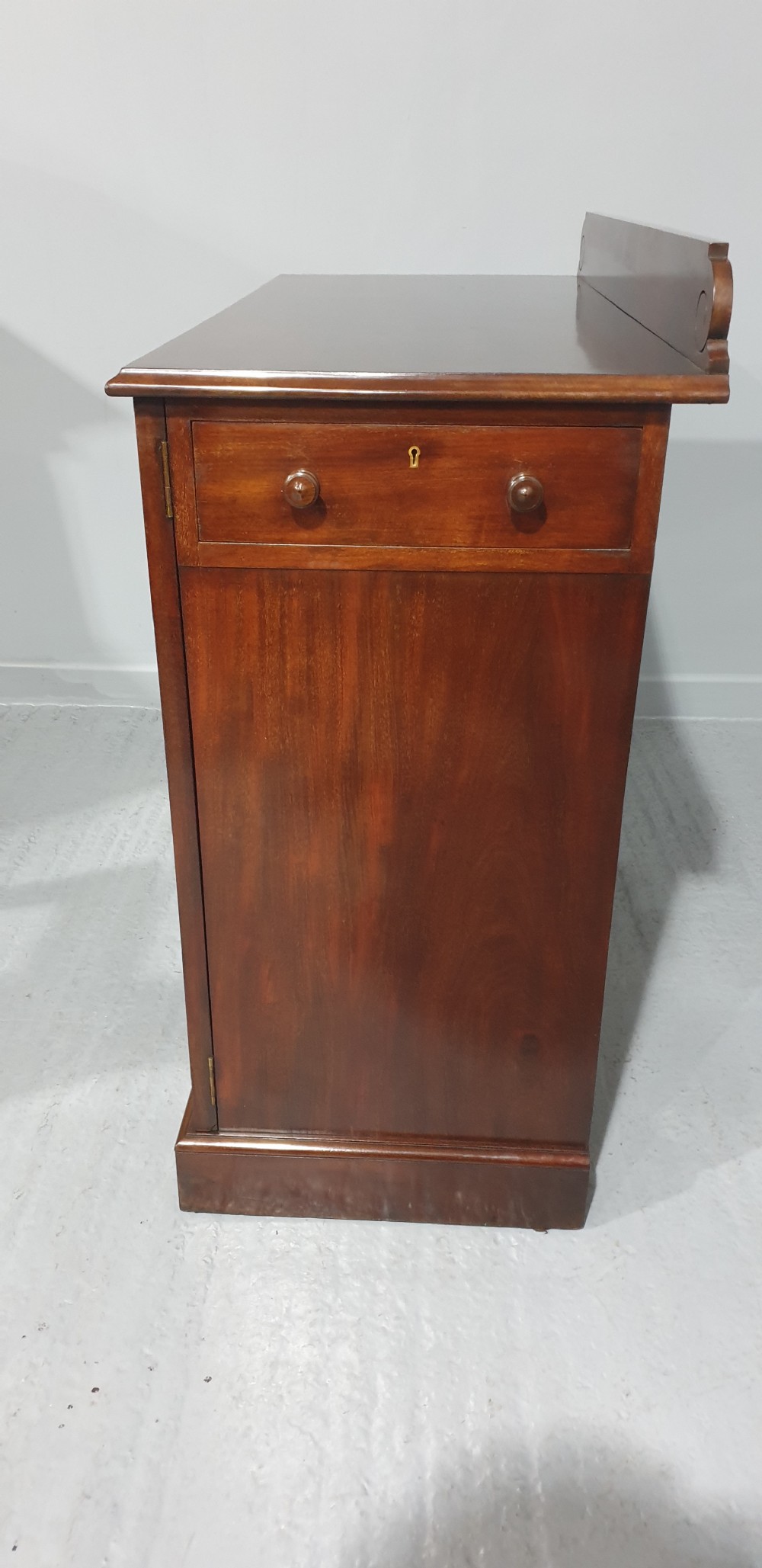 Superb Mahogany Sideboard  Cabinet View XI