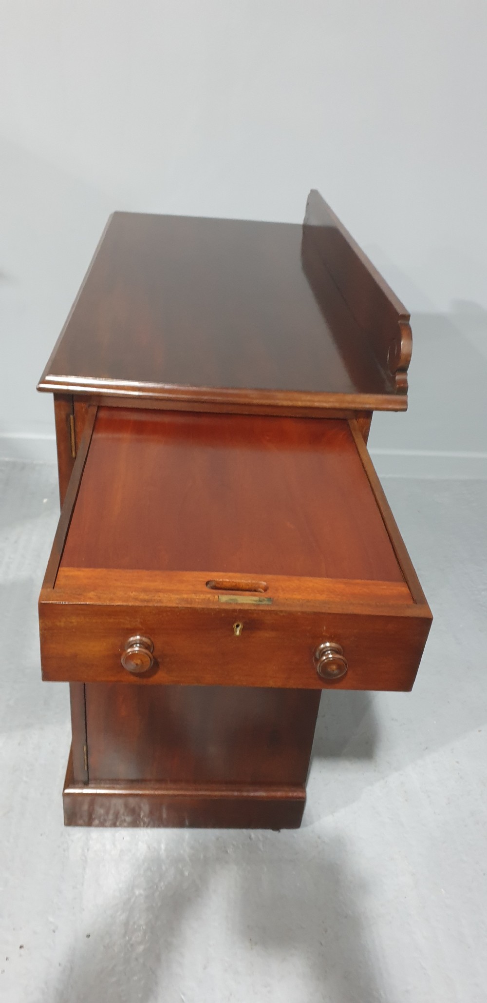 Superb Mahogany Sideboard  Cabinet View XII