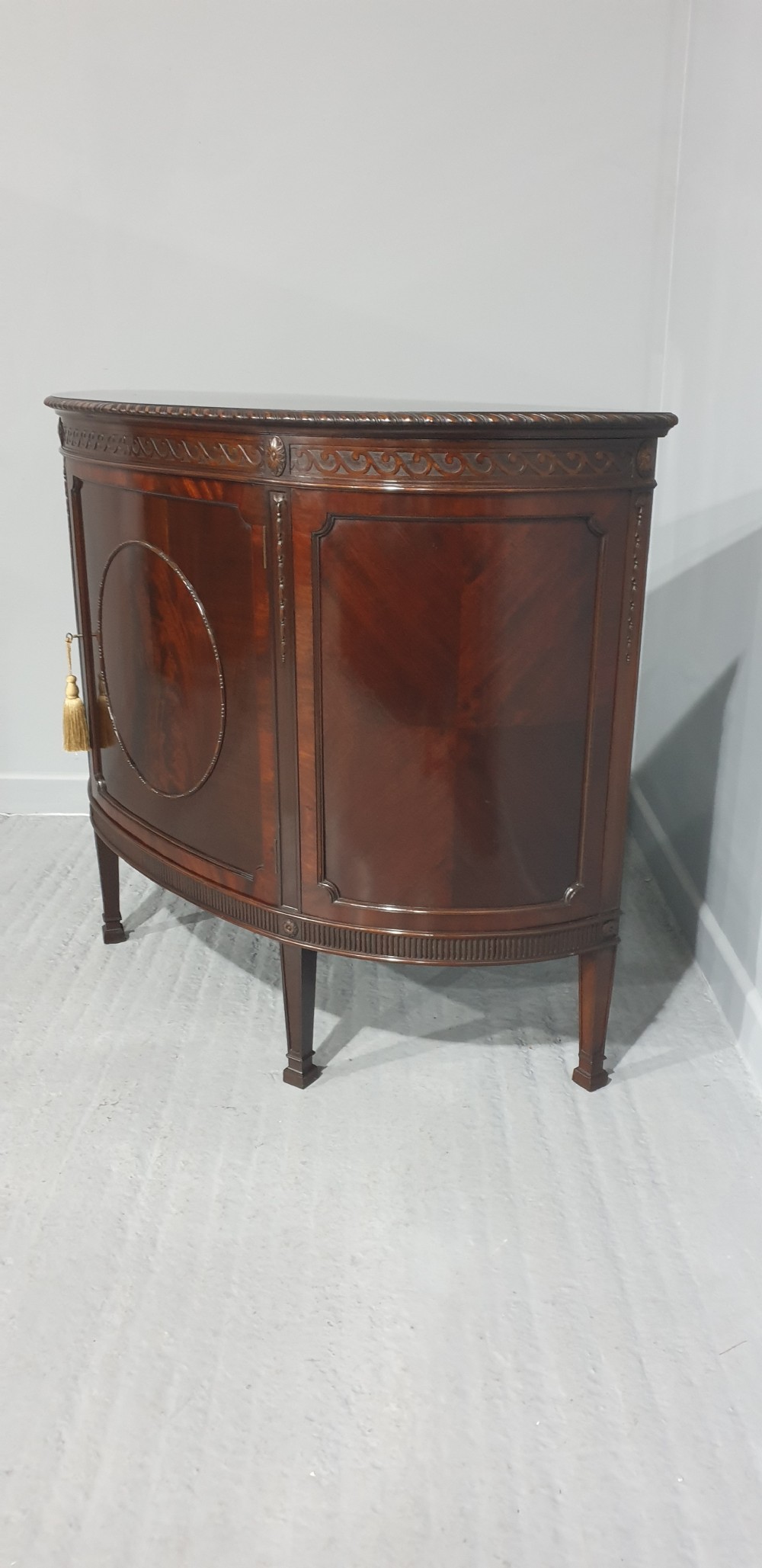 Excellent Quality Demi Loon Cabinet View V