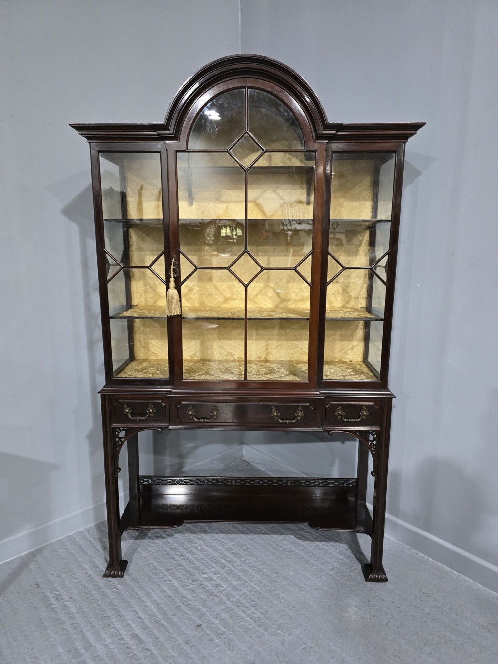 Top Quality Mahogany Display Cabinet