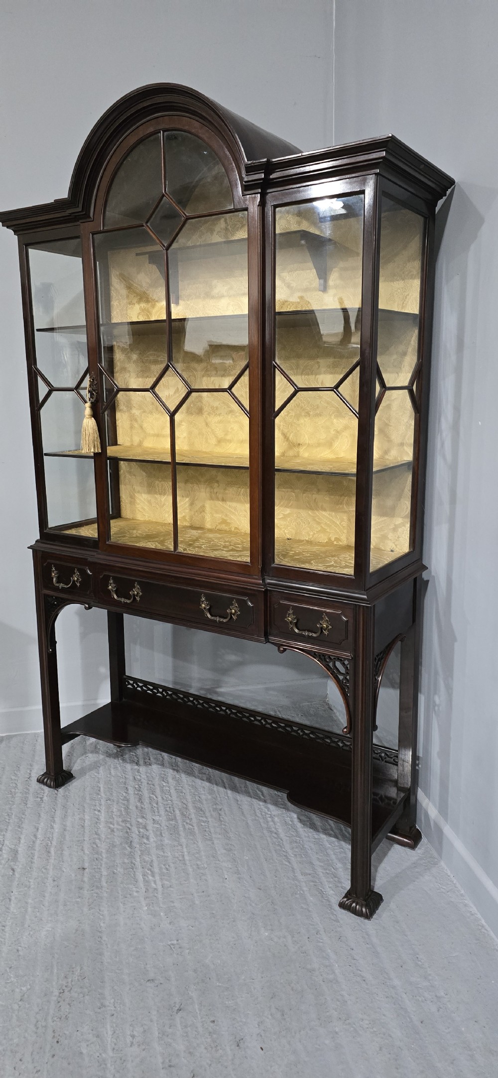 Top Quality Mahogany Display Cabinet View V