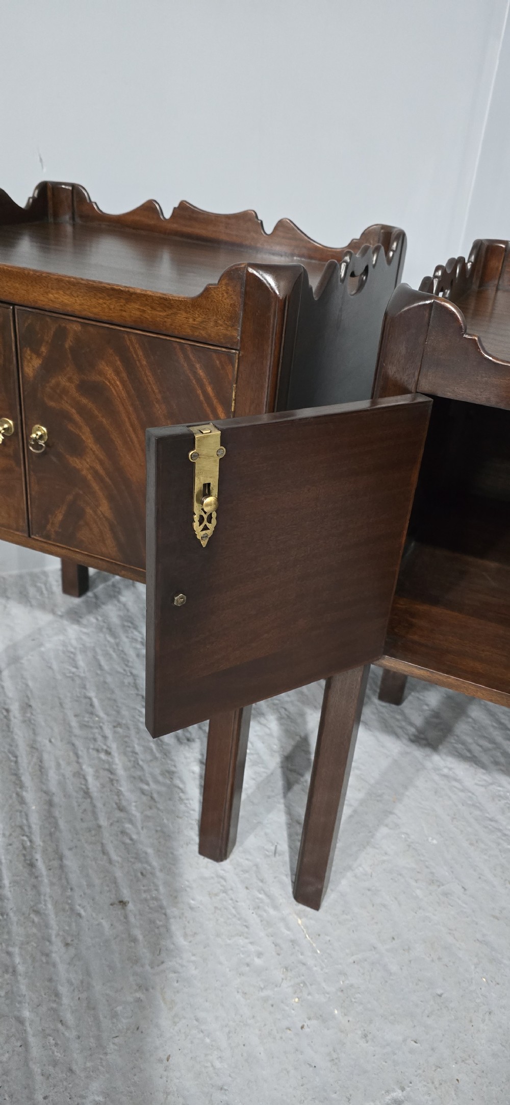 Pair Georgian Mahogany Bedside Lamp Tables View X