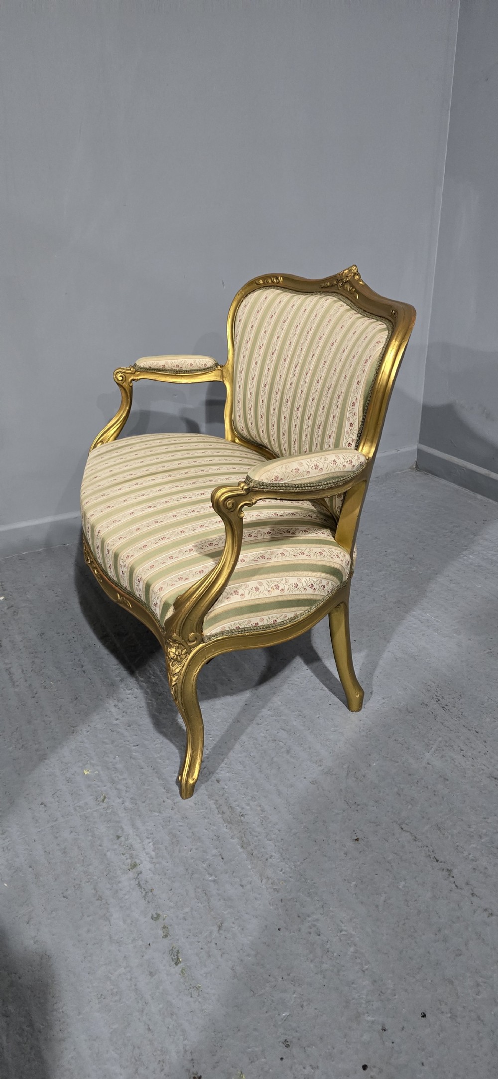 Pretty French Two Seater Gilt Couch View VII