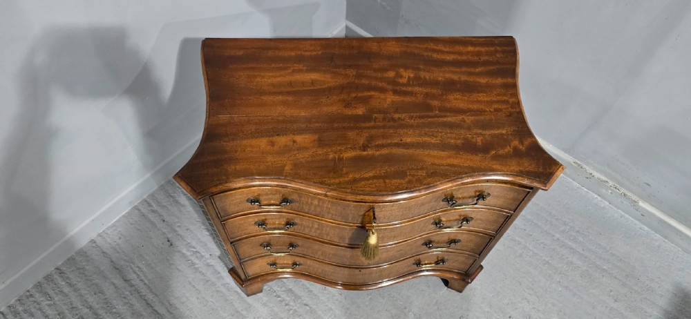 Small Serpentine Chest of Drawers View X