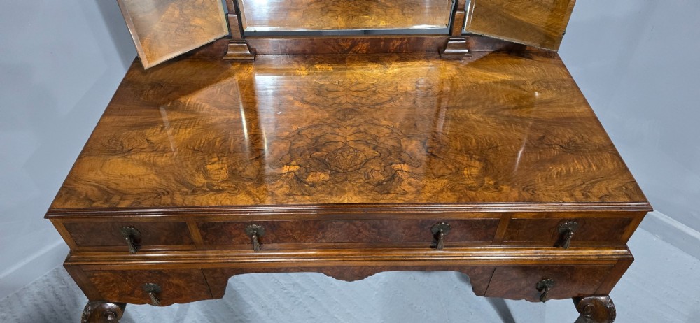 Lovely Quality Burr Walnut Dressing Table View III