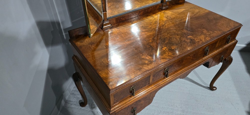 Lovely Quality Burr Walnut Dressing Table View VII