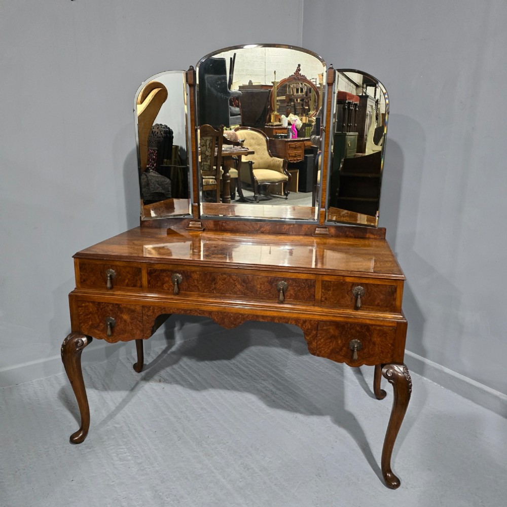 Lovely Quality Burr Walnut Dressing Table