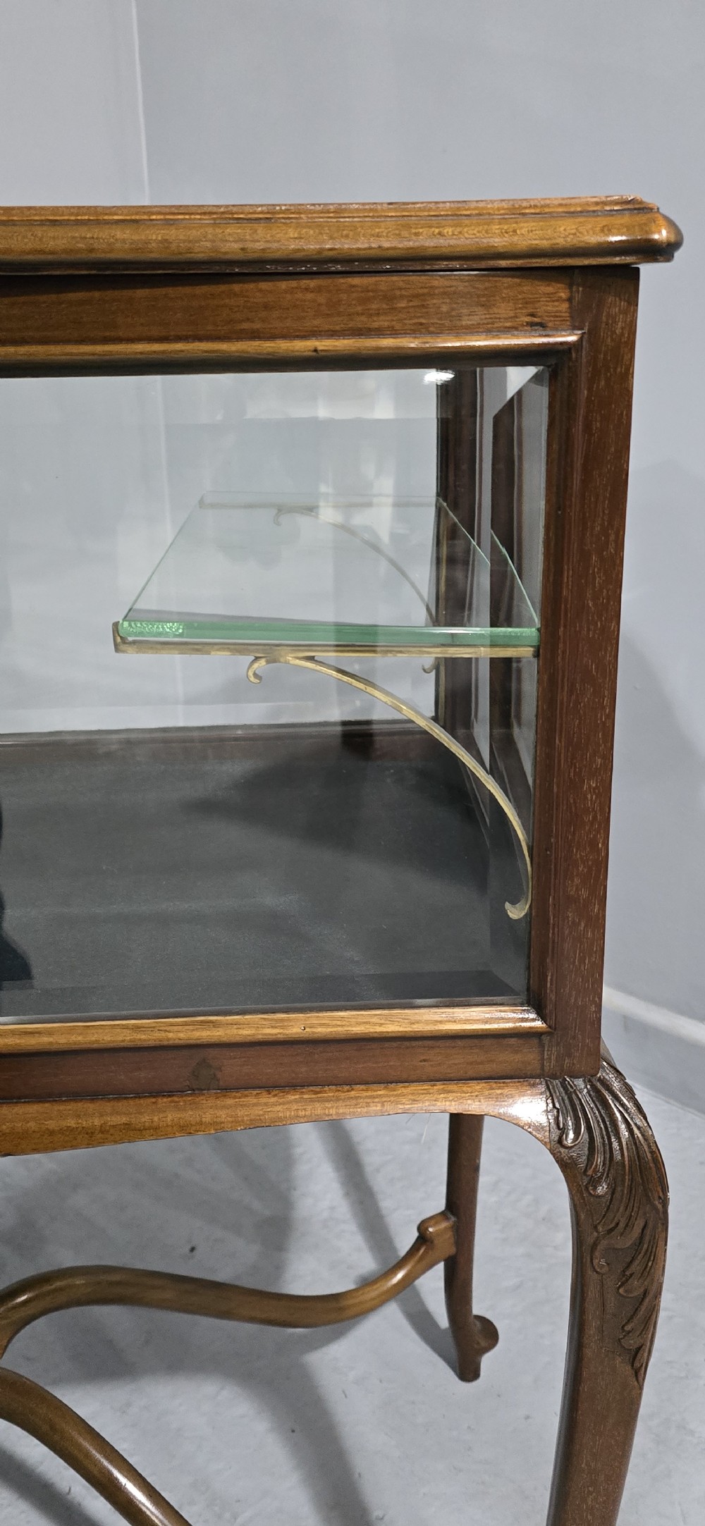 Superb Mahogany Bijouterie Table View V