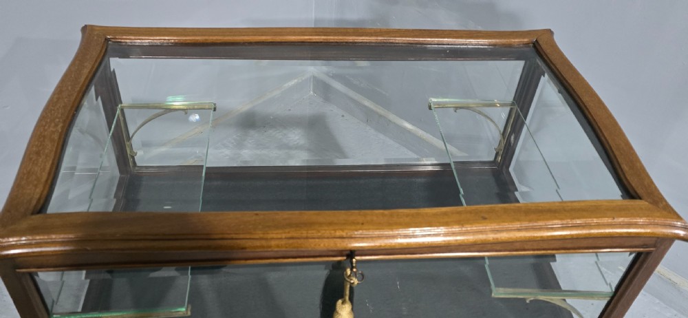 Superb Mahogany Bijouterie Table View VI