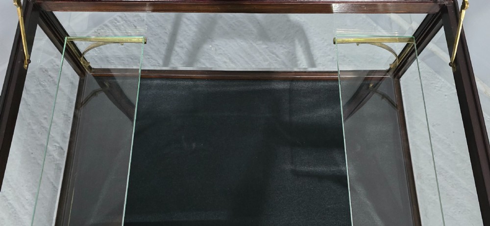 Superb Mahogany Bijouterie Table View VII