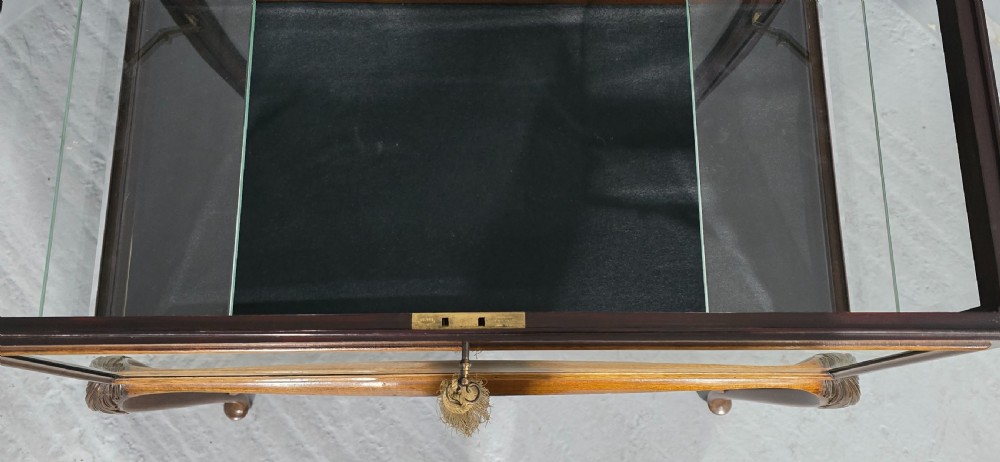 Superb Mahogany Bijouterie Table View VIII