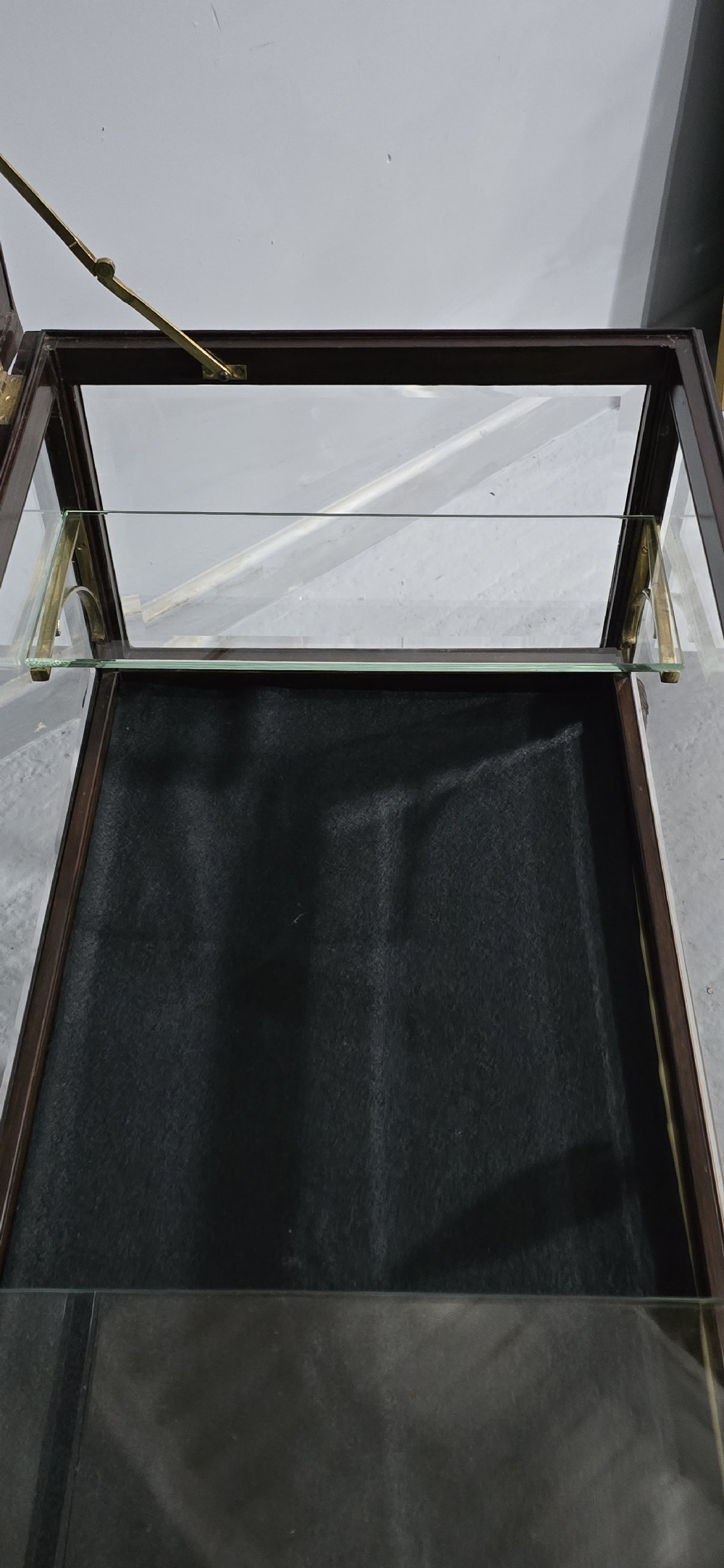 Superb Mahogany Bijouterie Table View XI