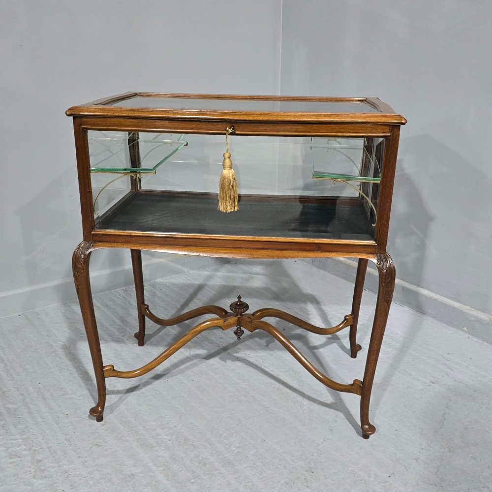 Superb Mahogany Bijouterie Table