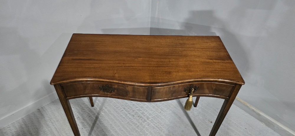 Lovely Mahogany Sidetable View V