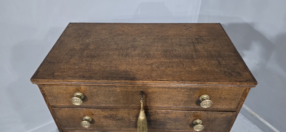Very Good Georgian Oak Chest of Drawers of Small Proportions View IV