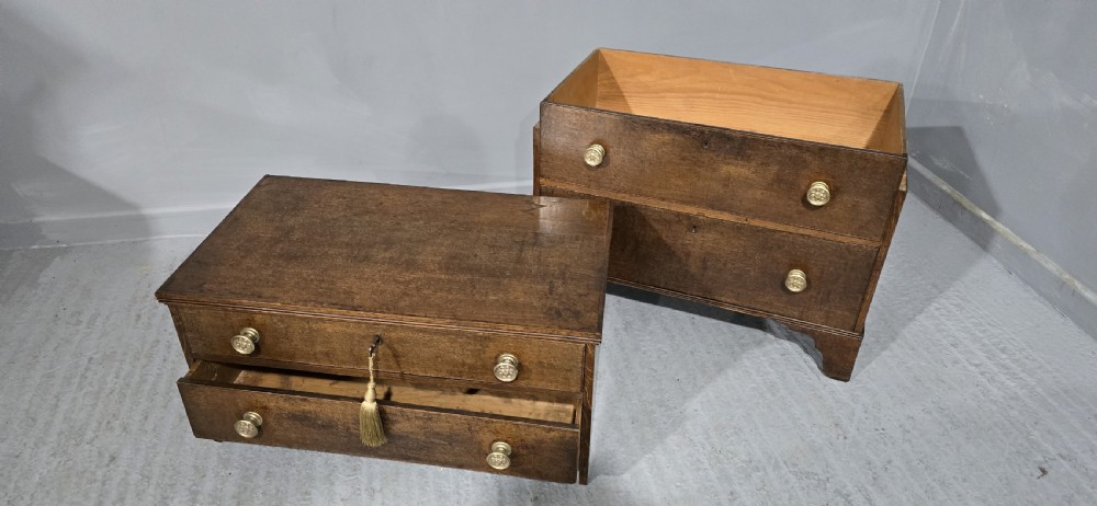 Very Good Georgian Oak Chest of Drawers of Small Proportions View IX
