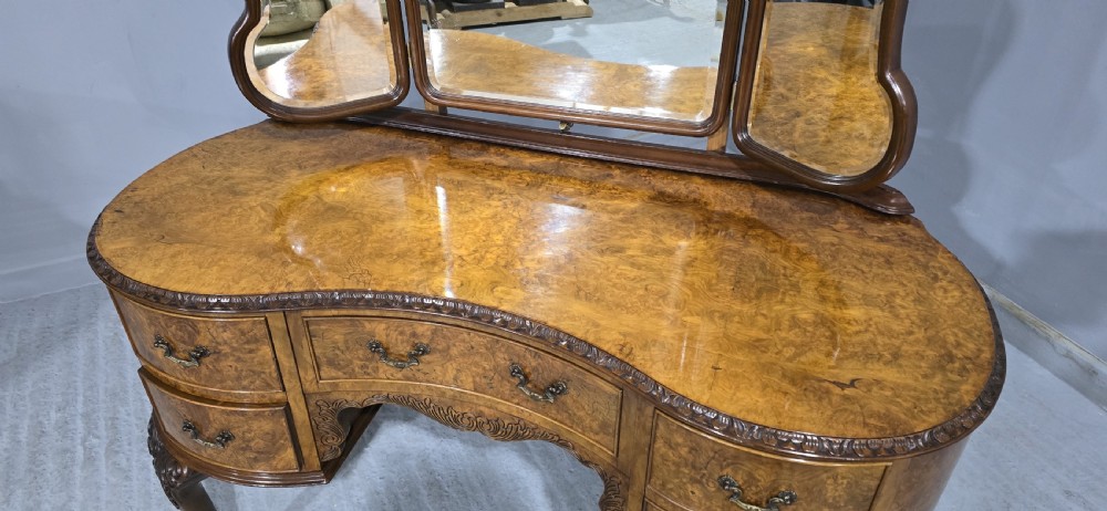Queen Anne Burr Walnut Dressing Table View XI