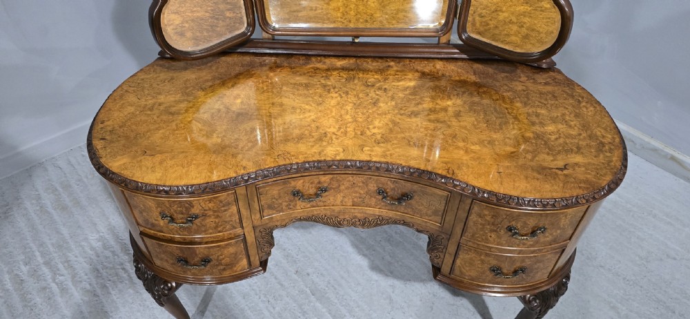 Queen Anne Burr Walnut Dressing Table View XIV