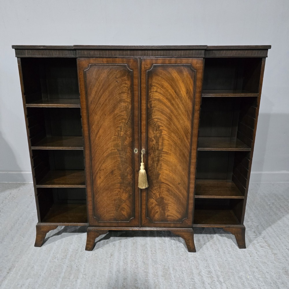 Top Quality Mahogany Breakfront Bookcase of Small Proportions