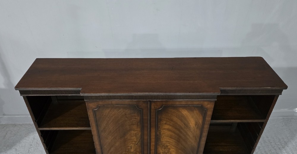 Top Quality Mahogany Breakfront Bookcase of Small Proportions View X