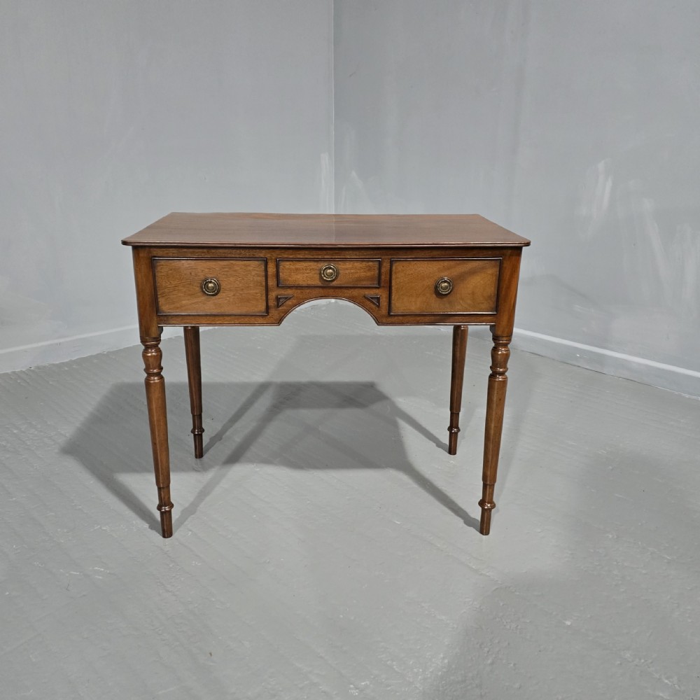 Superb Georgian Mahogany Sidetable