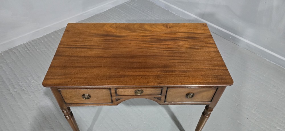 Superb Georgian Mahogany Sidetable View V