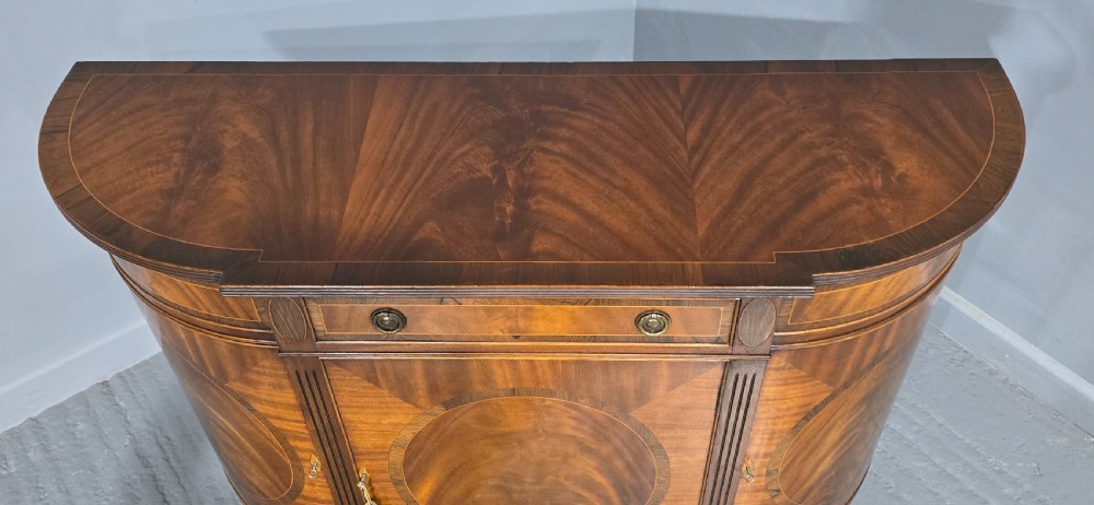 Top Quality Bowed Mahogany Sideboard View VII