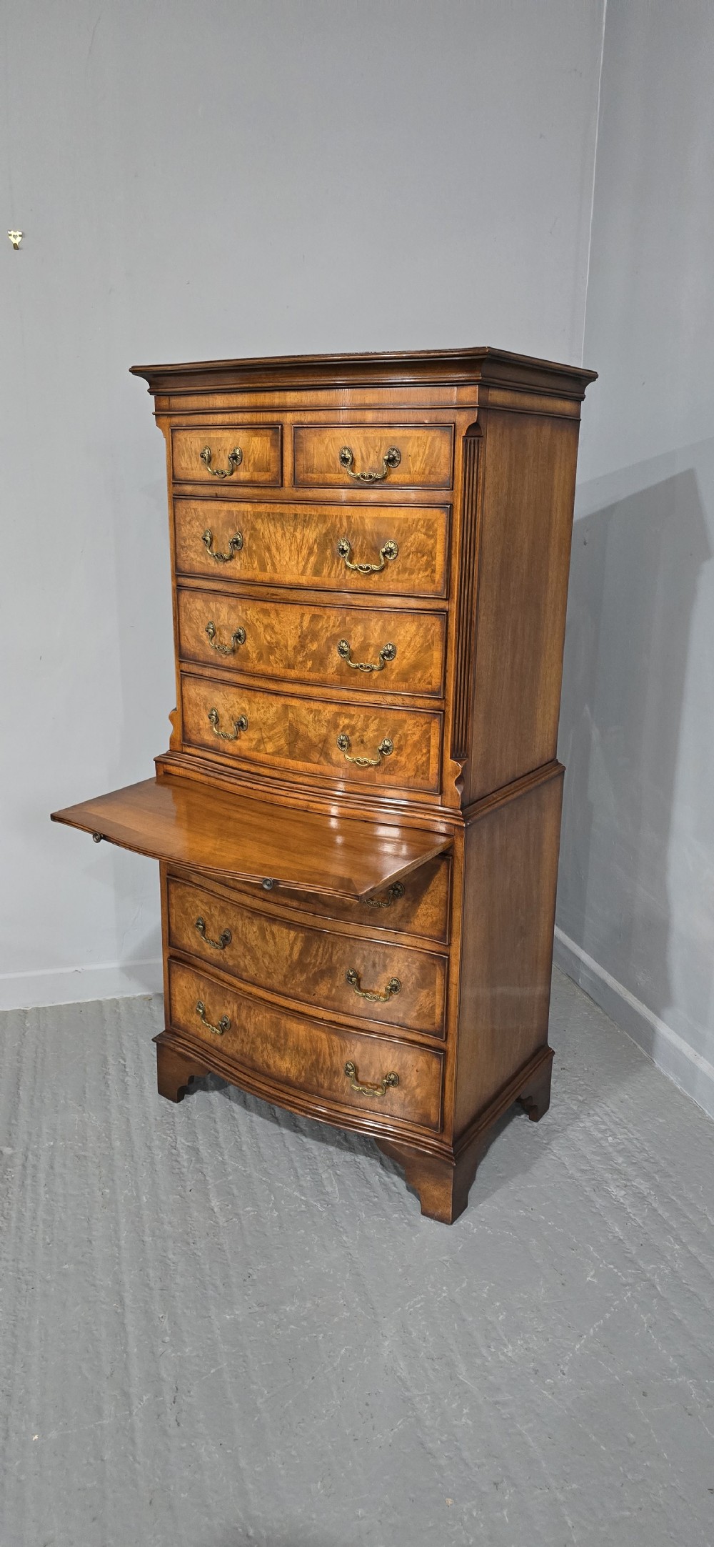 Outstanding Queen Anne Burr Walnut Chest on Chest of Drawers View IV