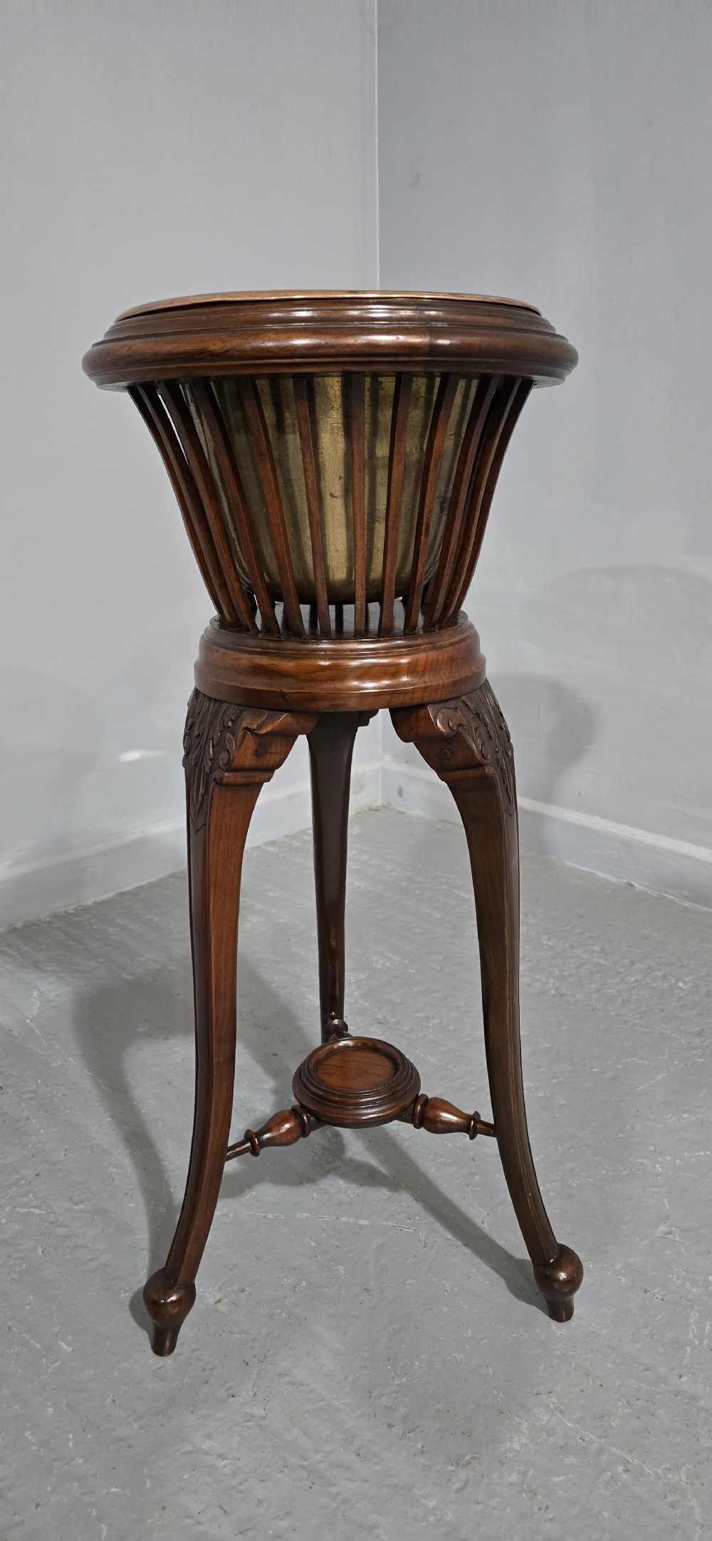 Excellent Mahogany Planter Jardinere Stand View III