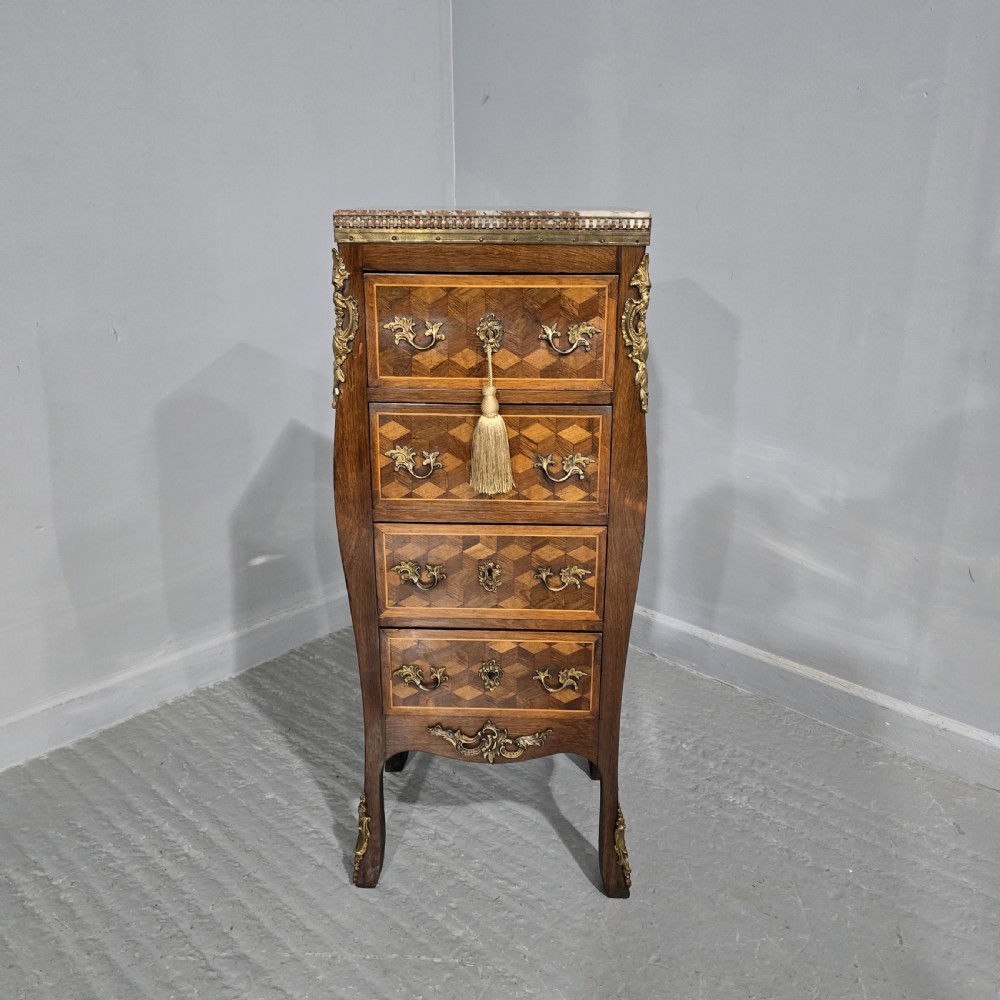 Very Pretty French Chest of Drawers
