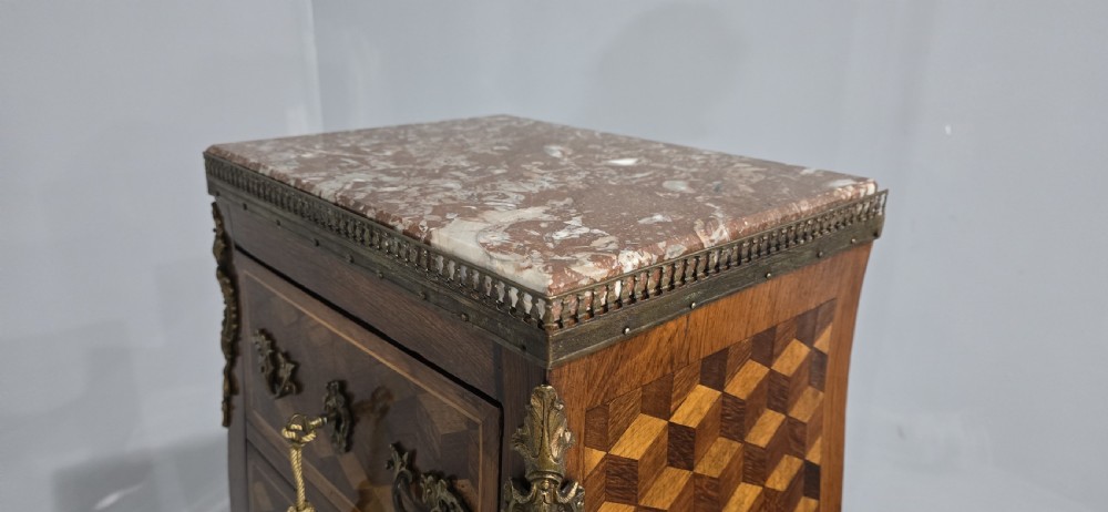 Very Pretty French Chest of Drawers View X