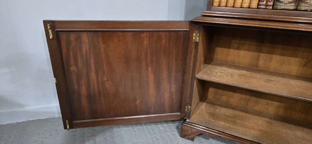 Super Mahogany Open Bookcase on Cupboard View X