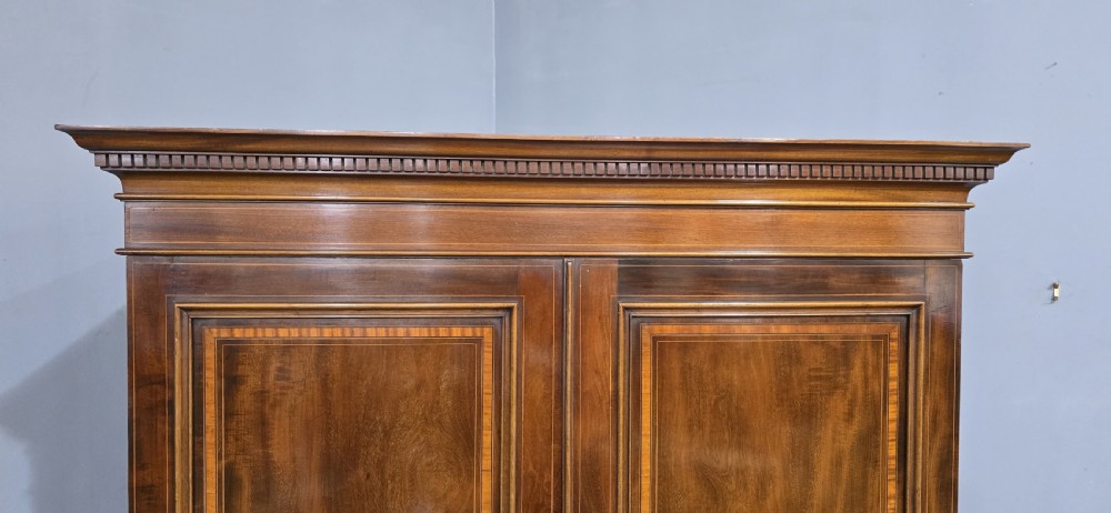 Excellent  Inlaid linen Press View VI