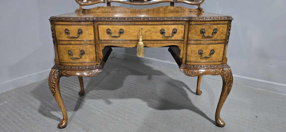 Stunning Queen Anne  Burr Walnut Dressing Table View VI