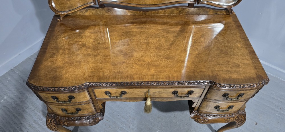 Stunning Queen Anne  Burr Walnut Dressing Table View XV