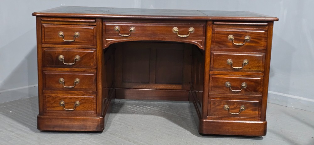Superb Mahogany Pedestal Desk View X