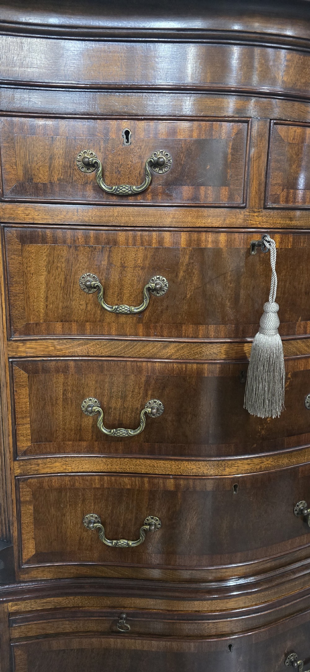 Super Mahogany Serpentine Chest on Chest of Drawers View VI