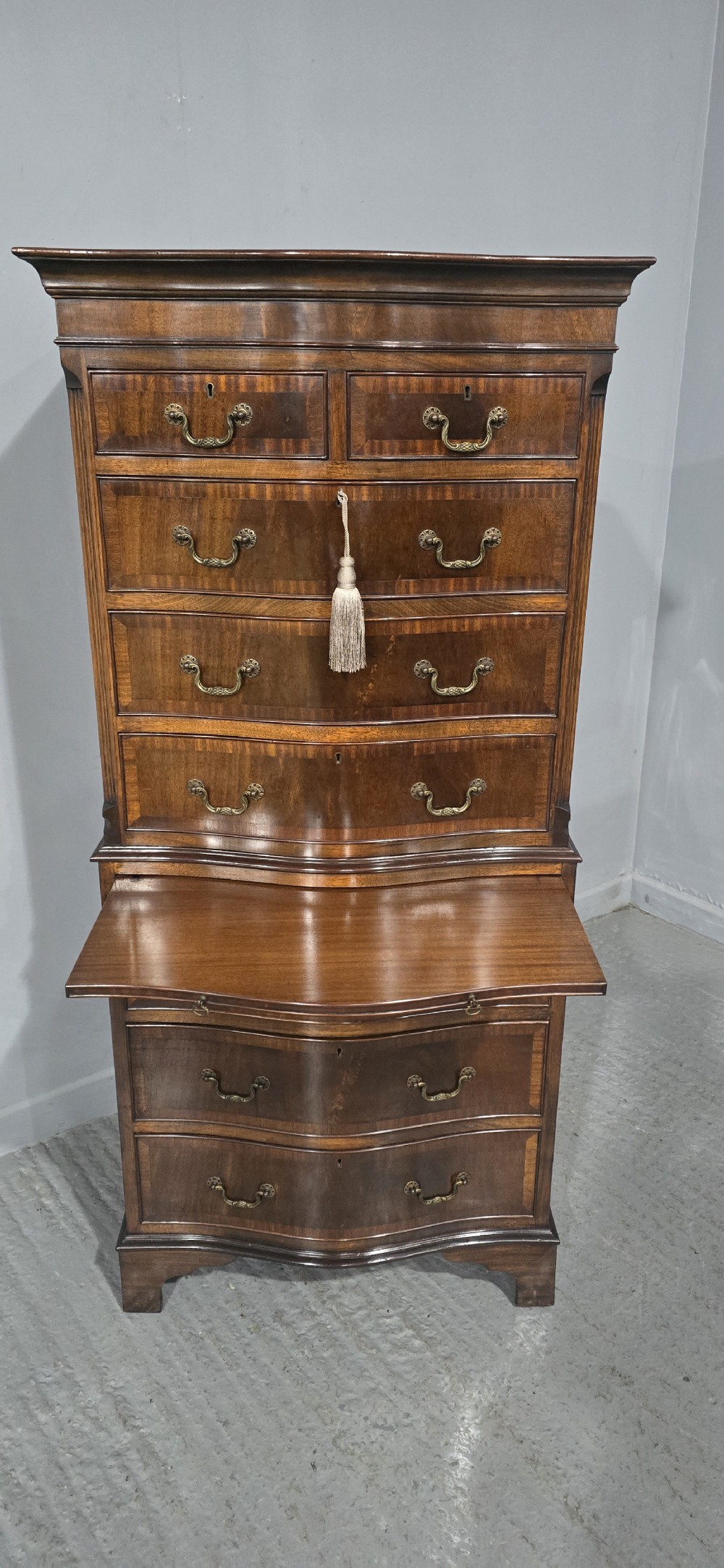 Super Mahogany Serpentine Chest on Chest of Drawers View VII