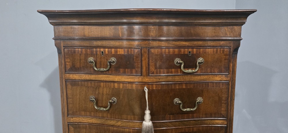 Super Mahogany Serpentine Chest on Chest of Drawers View VIII