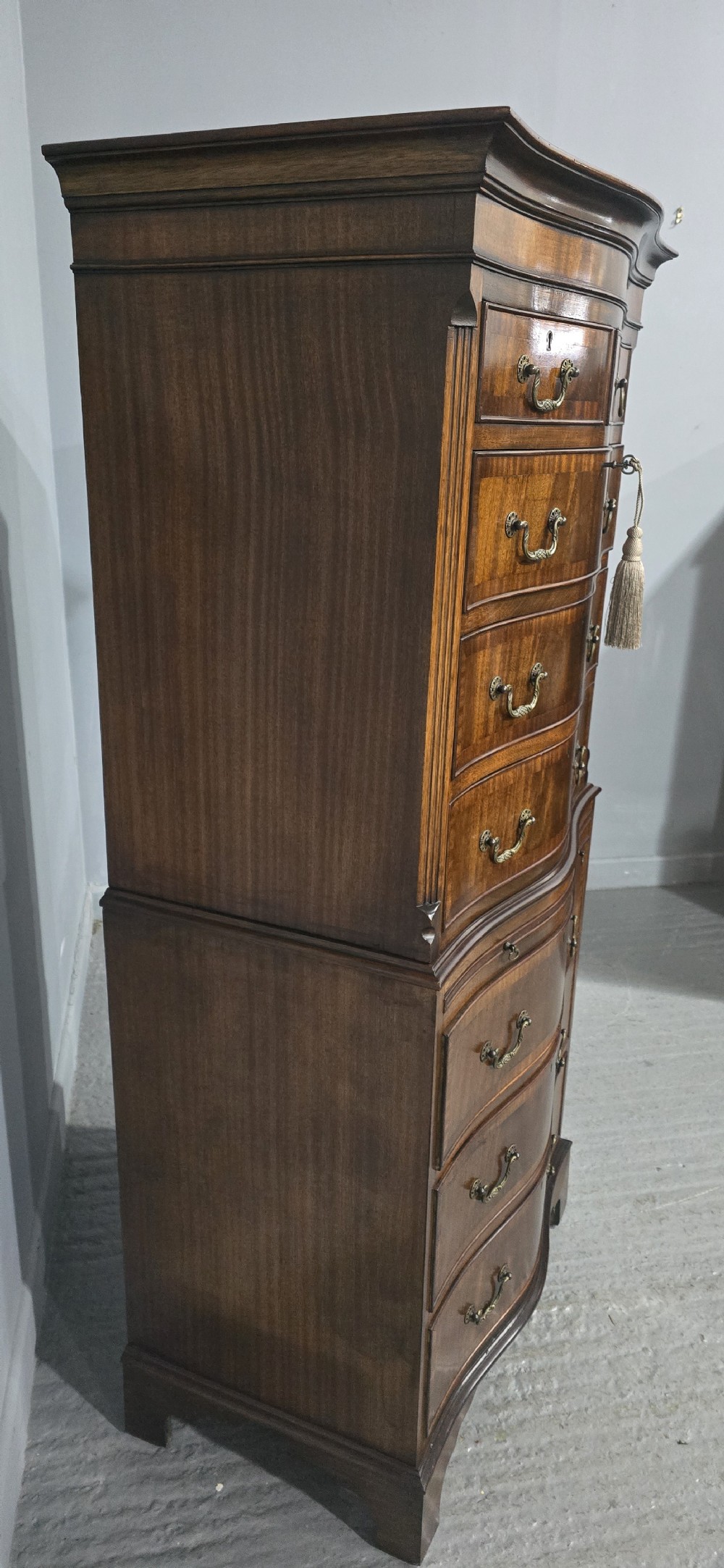 Super Mahogany Serpentine Chest on Chest of Drawers View XII