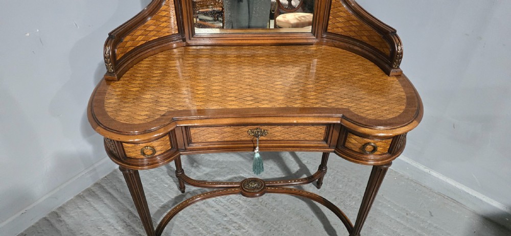 Fine French Dressing Table View XXIII