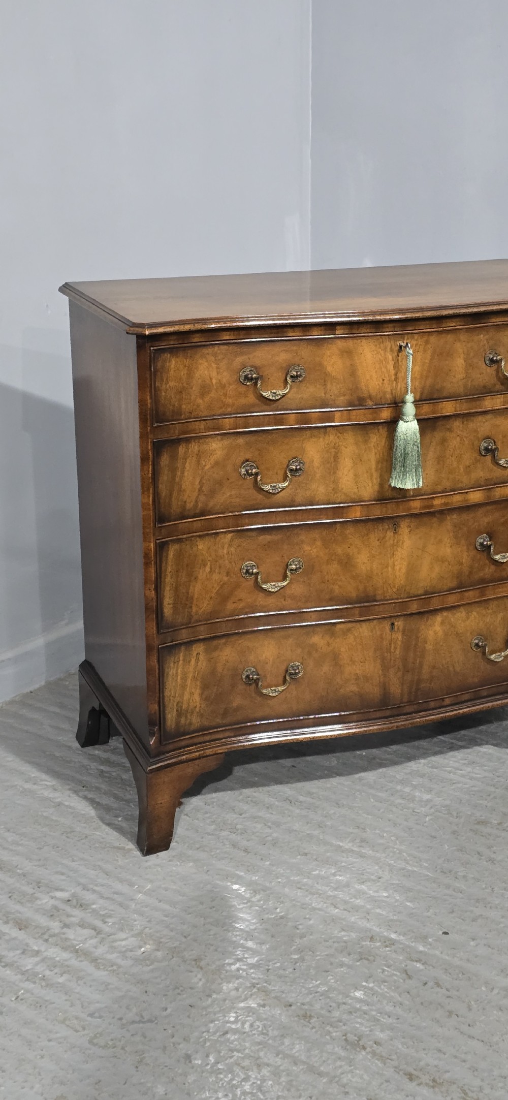 Superb Serpentine Georgian Chest of Drawers of Small Proportions View XVIII