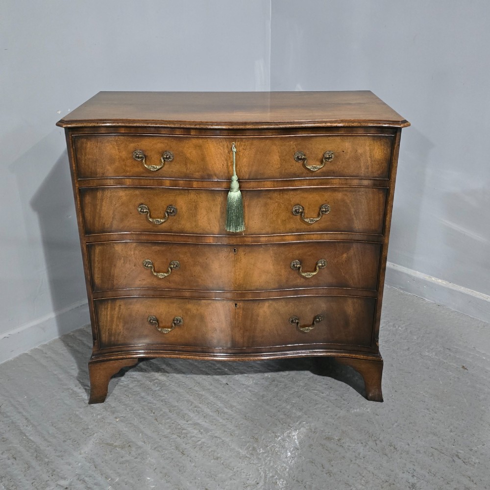 Superb Serpentine Georgian Chest of Drawers of Small Proportions