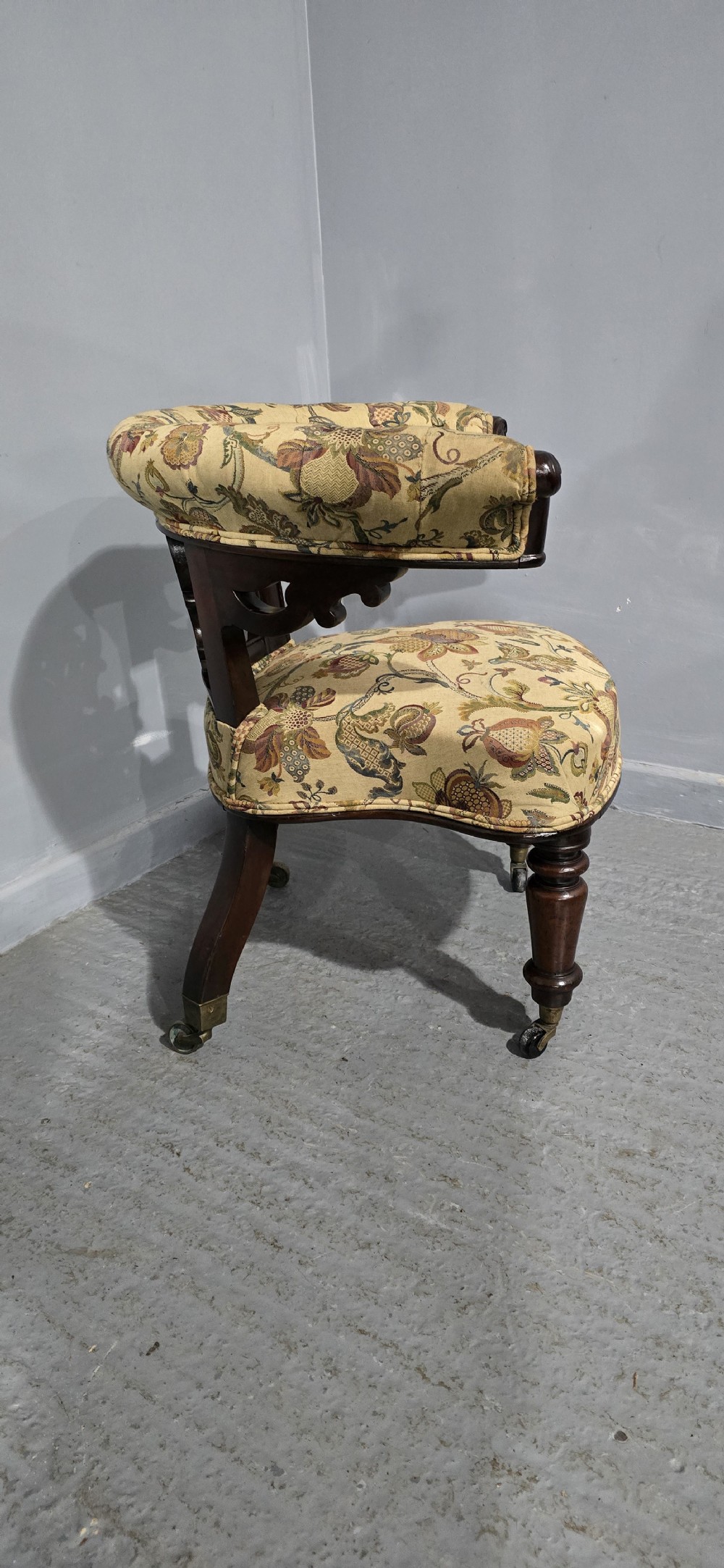 Super Horseshoe Back Office Desk Chair View VIII