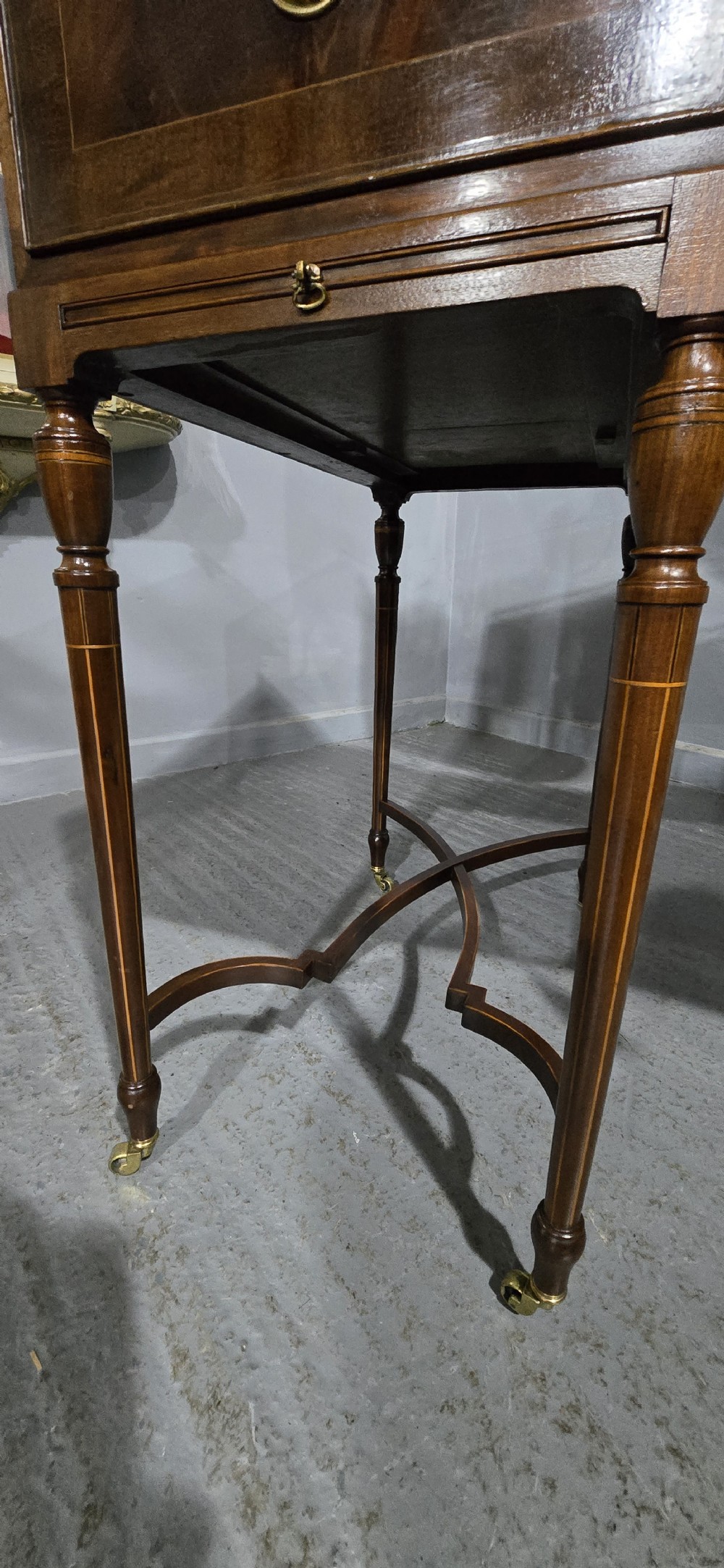Exhibition Quality Dressing Table with Provenance View IV