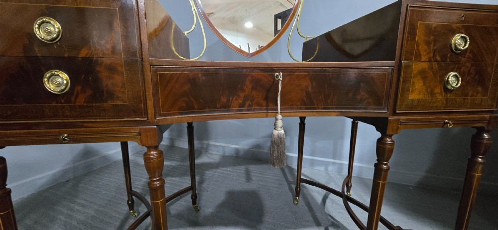 Exhibition Quality Dressing Table with Provenance View VIII