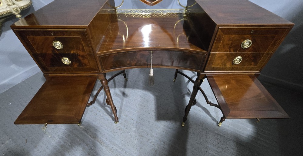 Exhibition Quality Dressing Table with Provenance View X